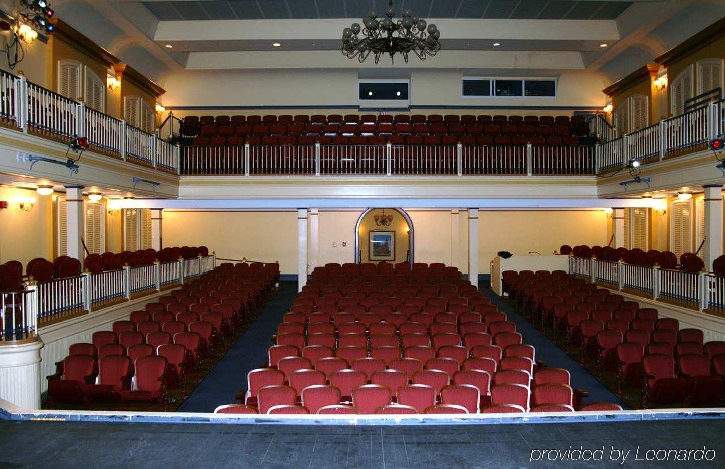 Hampton Inn Newberry Opera House Удобства фото